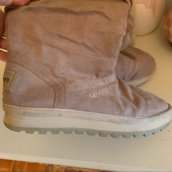 SKETCHERS beige faux suede size 7 women’s boots - Picture 6 of 9